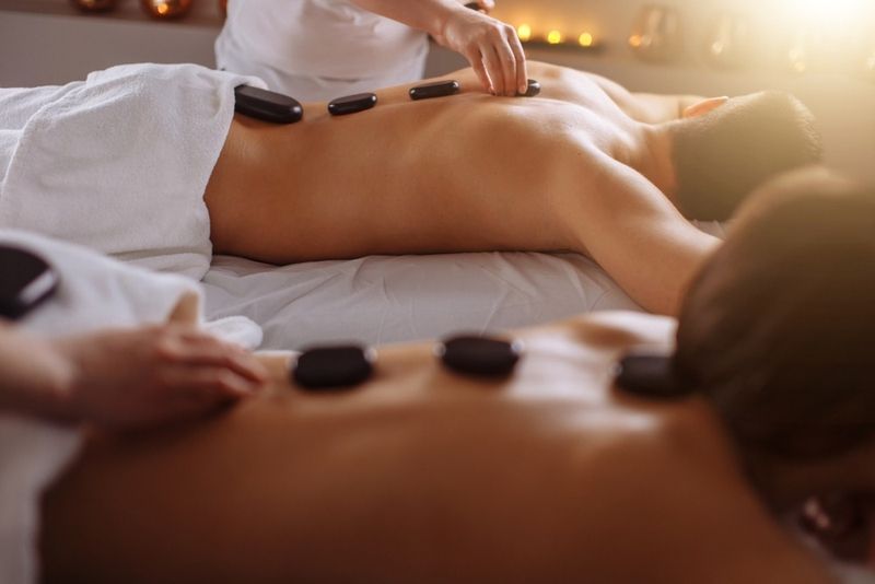 Massage đá nóng thư giãn tại Sen Ninh Bình